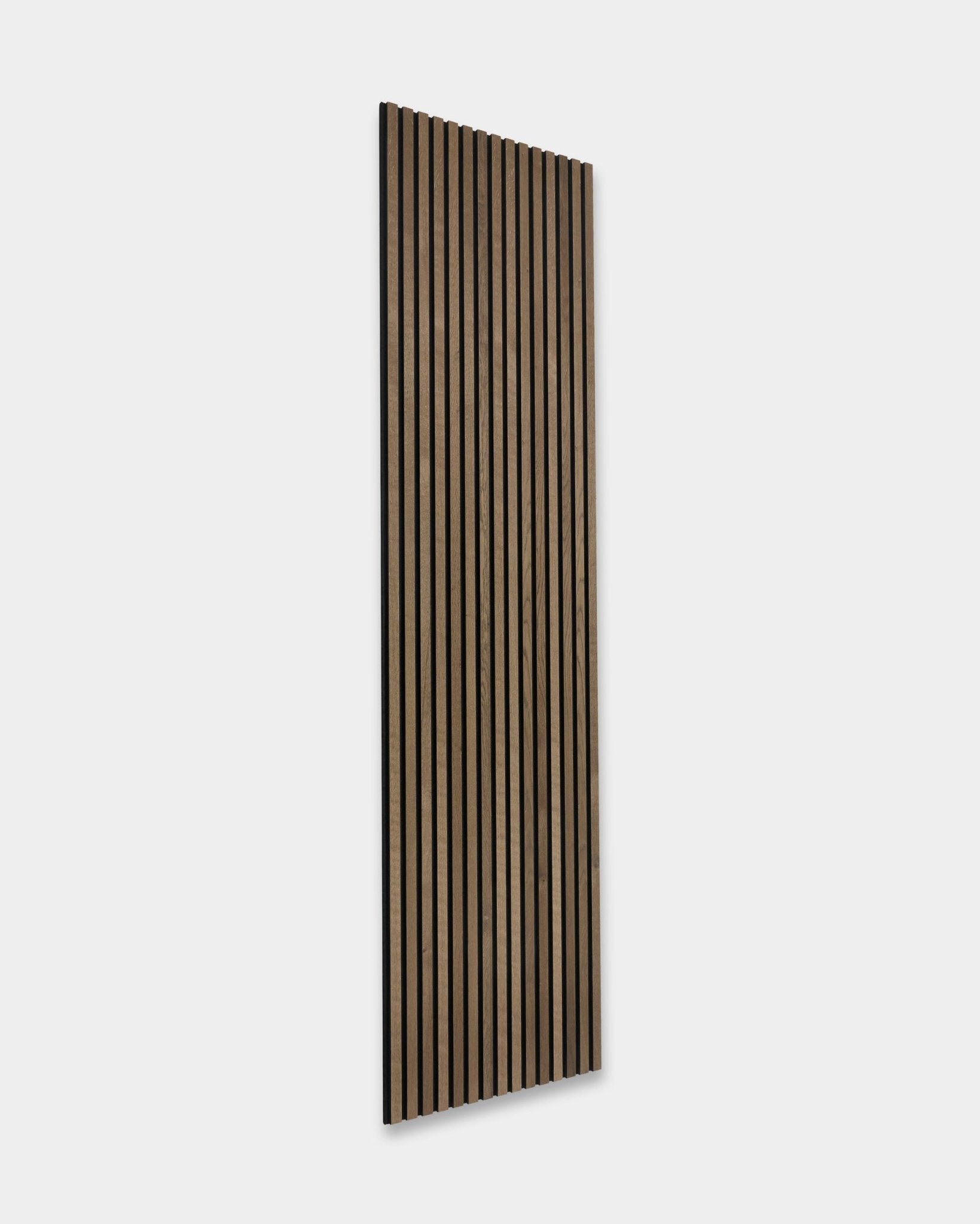 WoodUpp Rustic Akupanel Painel acústico em Grey Oak, estilo escandinavo, com ripas vertical uniformemente espaçadas, tamanho 240 x 60 cm.