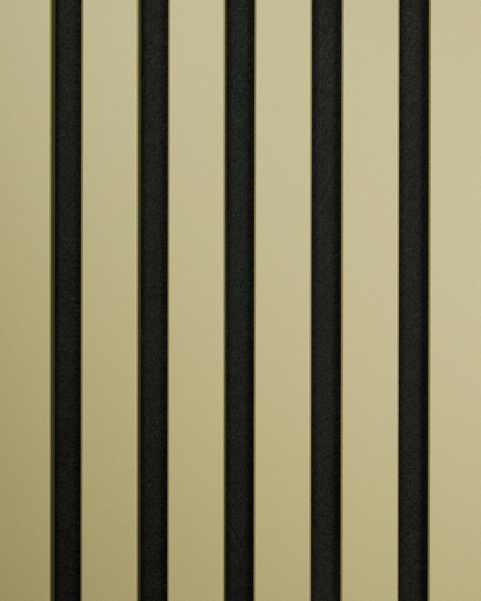 O Hue | Sample / Moss da WoodUpp é um Painel acústico minimalista com riscas alternadas em vertical beige e black, num padrão repetitivo.