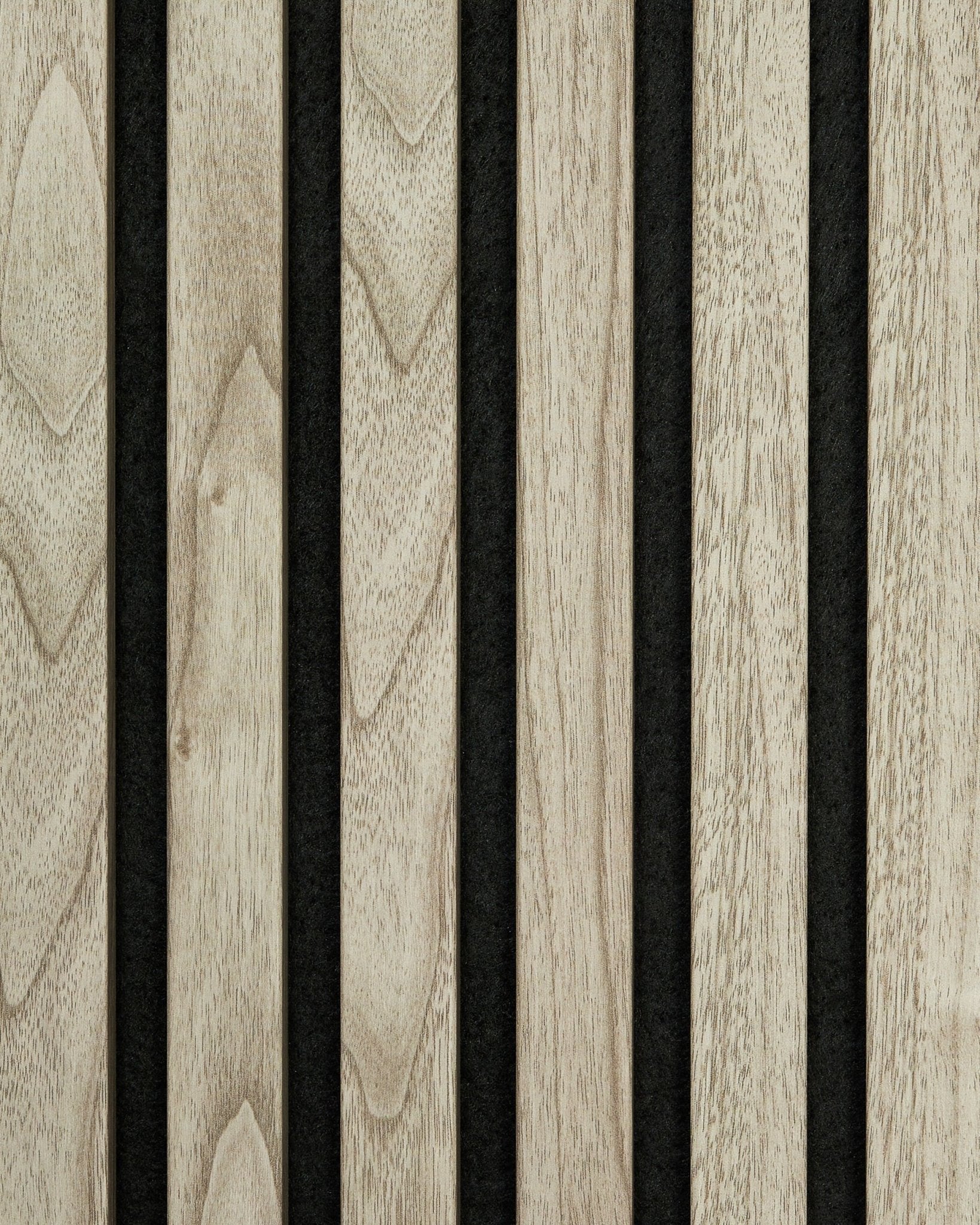 Pormenor da amostra Akupanel Painel acústico em Carvalho Envelhecido da WoodUpp, mostrando vertical ripas de madeira com veio natural, num estilo nórdico e minimalista.