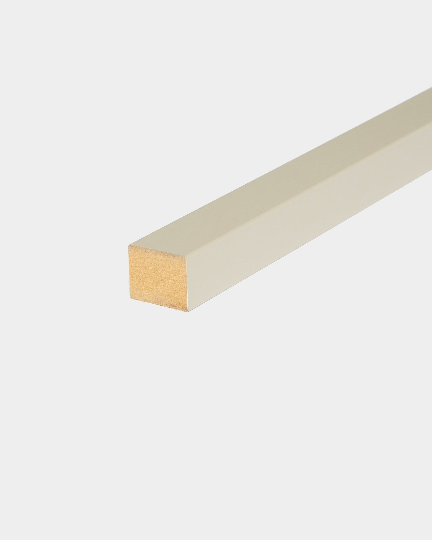 Lamelas terminais WoodUpp com acabamento Stone, 2,2 cm, acessório Painel acústico para estrutura em MDF ou paredes com painéis, apresentadas sobre um fundo branco liso.