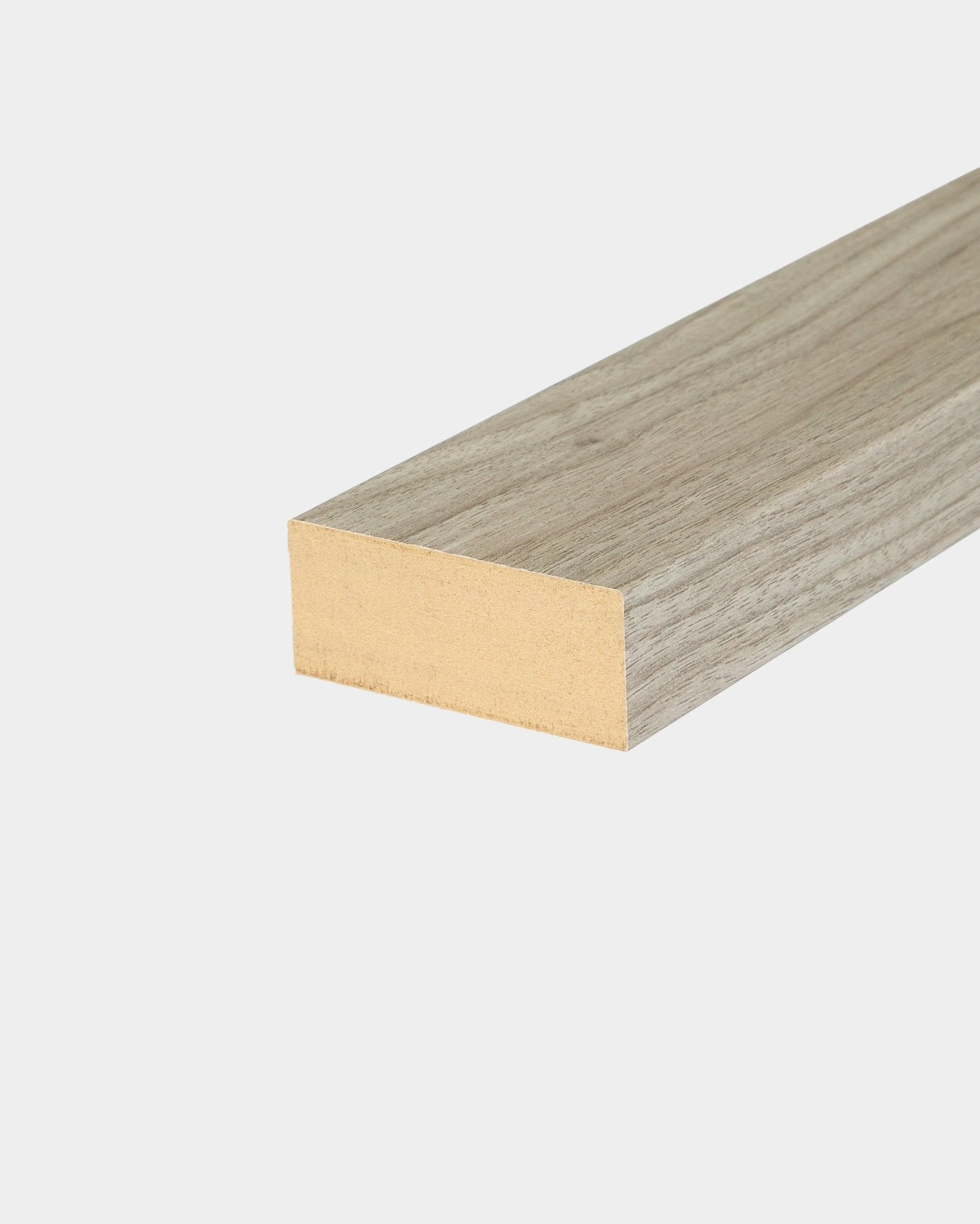 Lamela de extremidade Weathered Oak (6,7 cm) para instalações WoodUpp Akupanel Painel acústico, adequada como remate de acabamento para paredes de painéis Nordic ou sistemas de ripado.