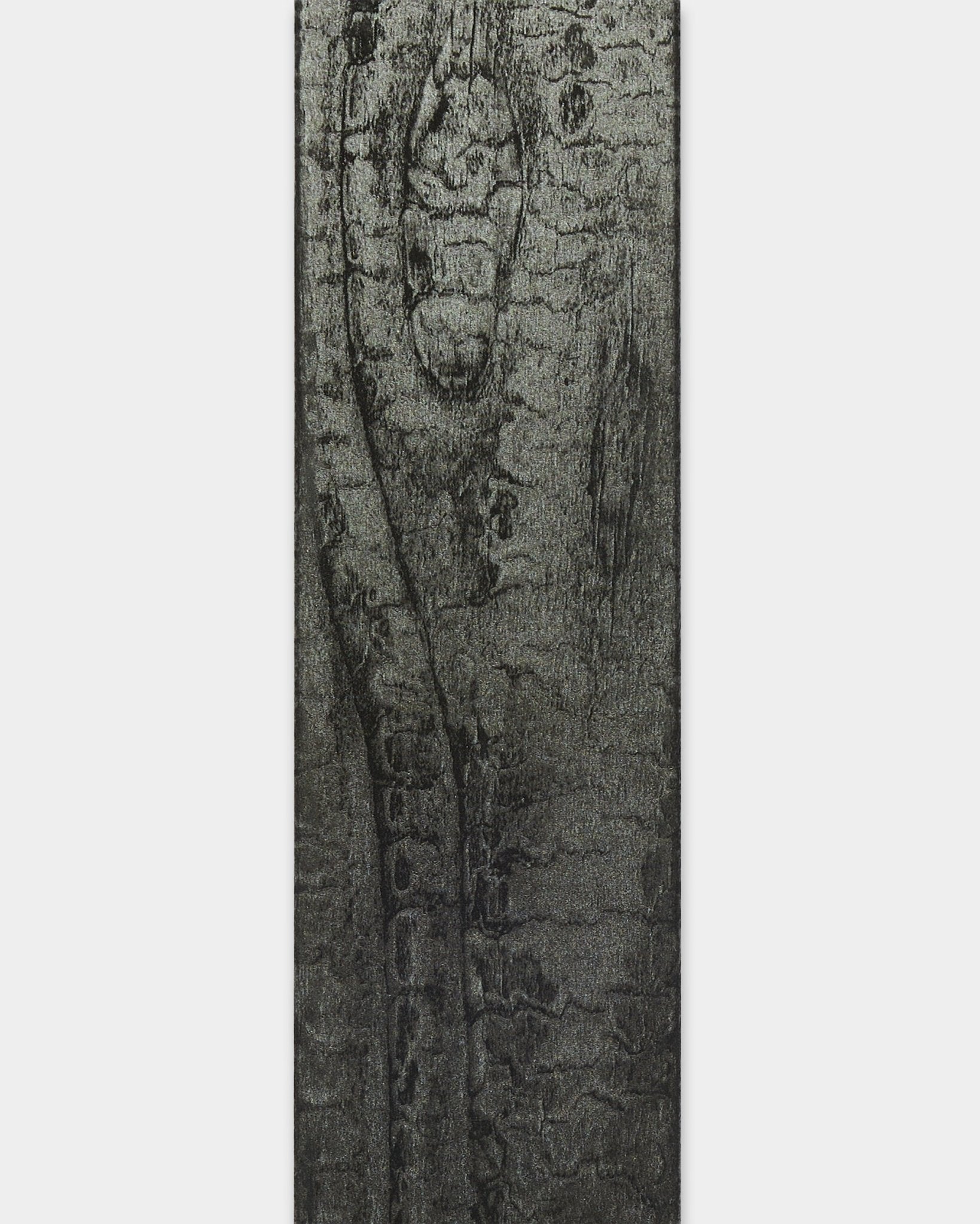 Imagem aproximada do acessório WoodUpp Akupanel em Lamella Charcoal, com 240 cm de comprimento, mostrando a textura detalhada da madeira para remate de extremidades ou substituição de ripas.