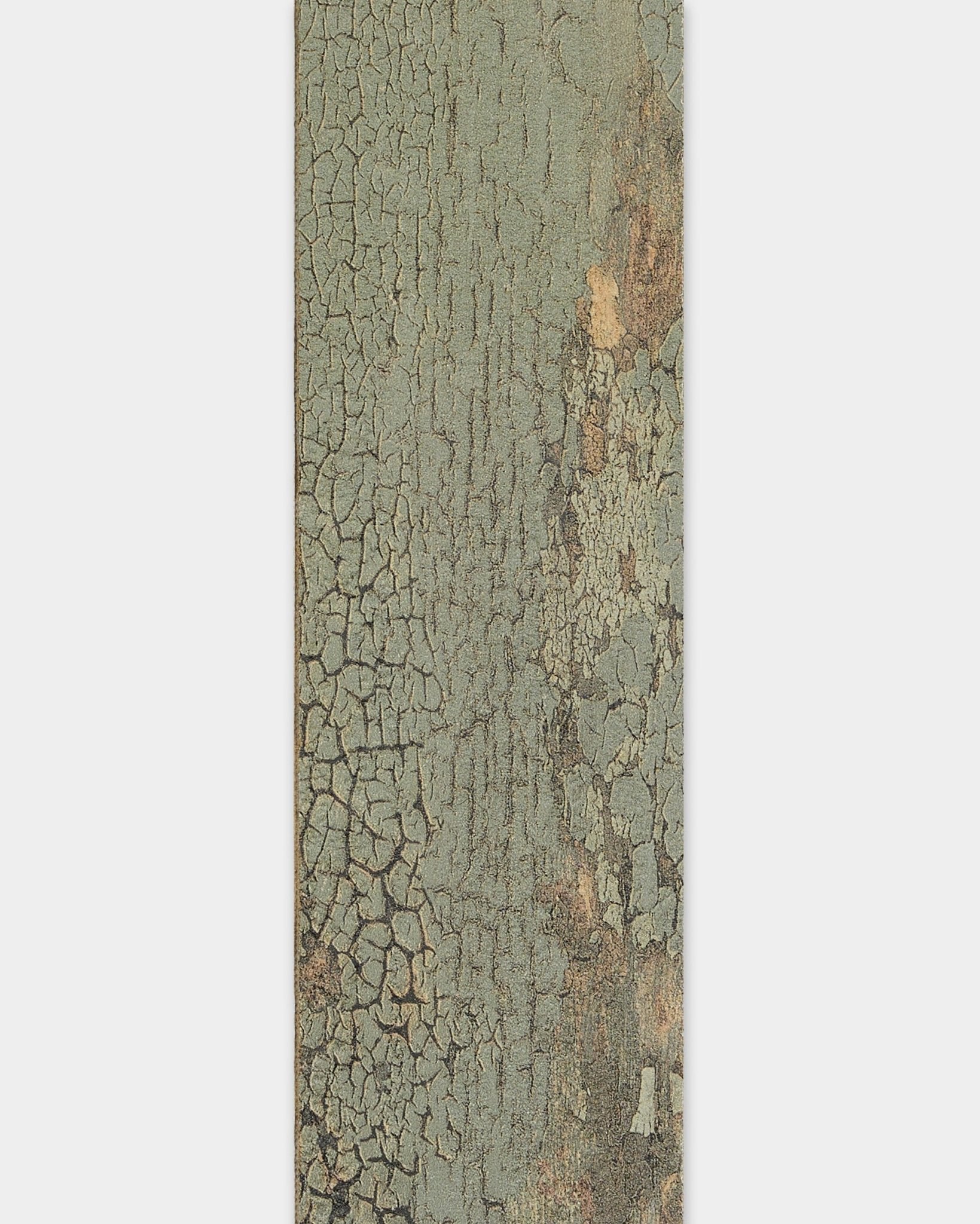 Grande plano da textura de madeira oxide grey envelhecida, adequada para acabamento de borda WoodUpp Akupanel ou lamelas de substituição no tamanho de 240 cm.
