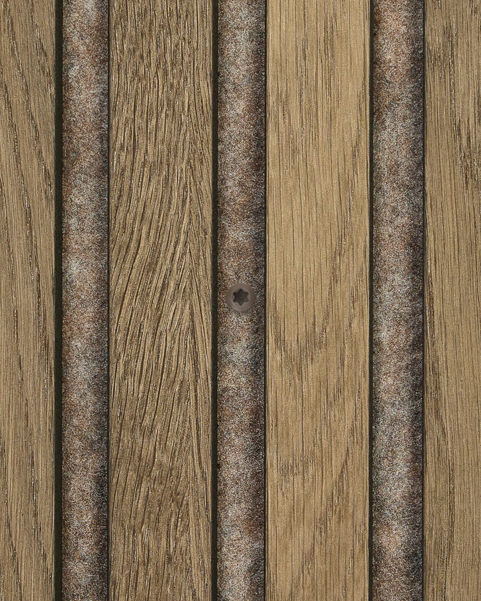 Plano aproximado de parafusos Warm Grey usados para instalar painéis acústicos WoodUpp Akupanel: ripas metálicas e base em feltro visíveis; 100 parafusos por embalagem.