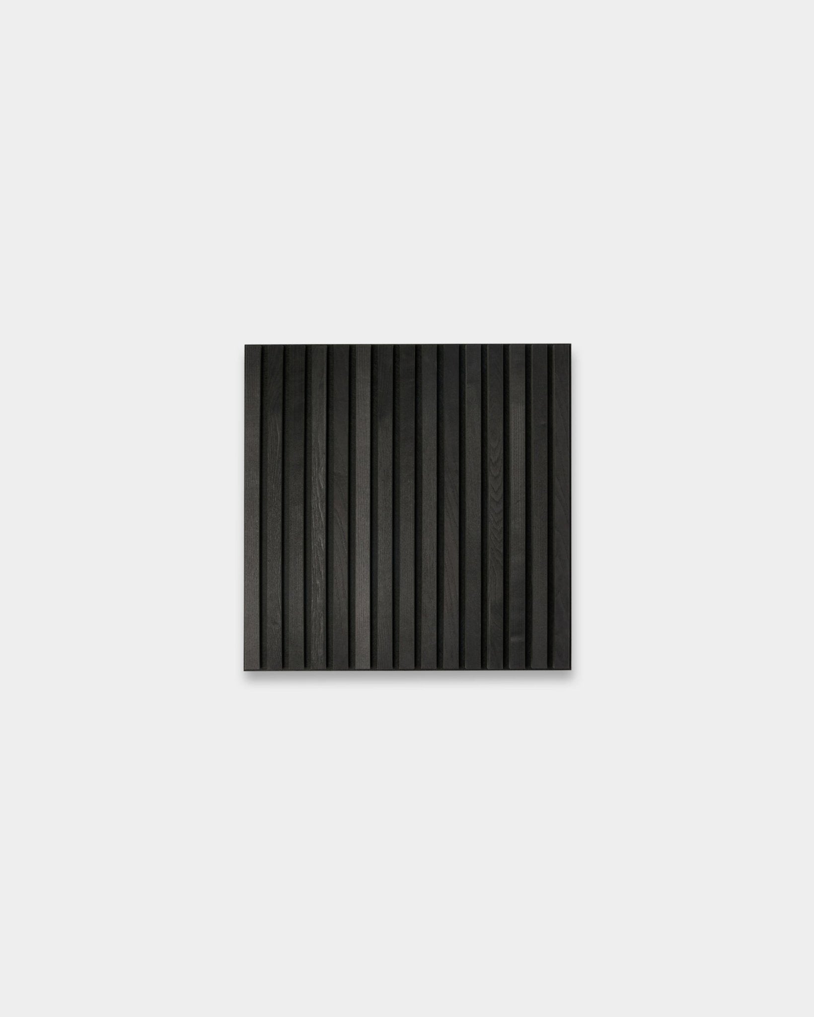 WoodUpp Akupixel Black Ash Painel acústico, 60x60 cm, com ranhuras vertical para interiores nórdicos minimalistas; faz parte da coleção Tonal.