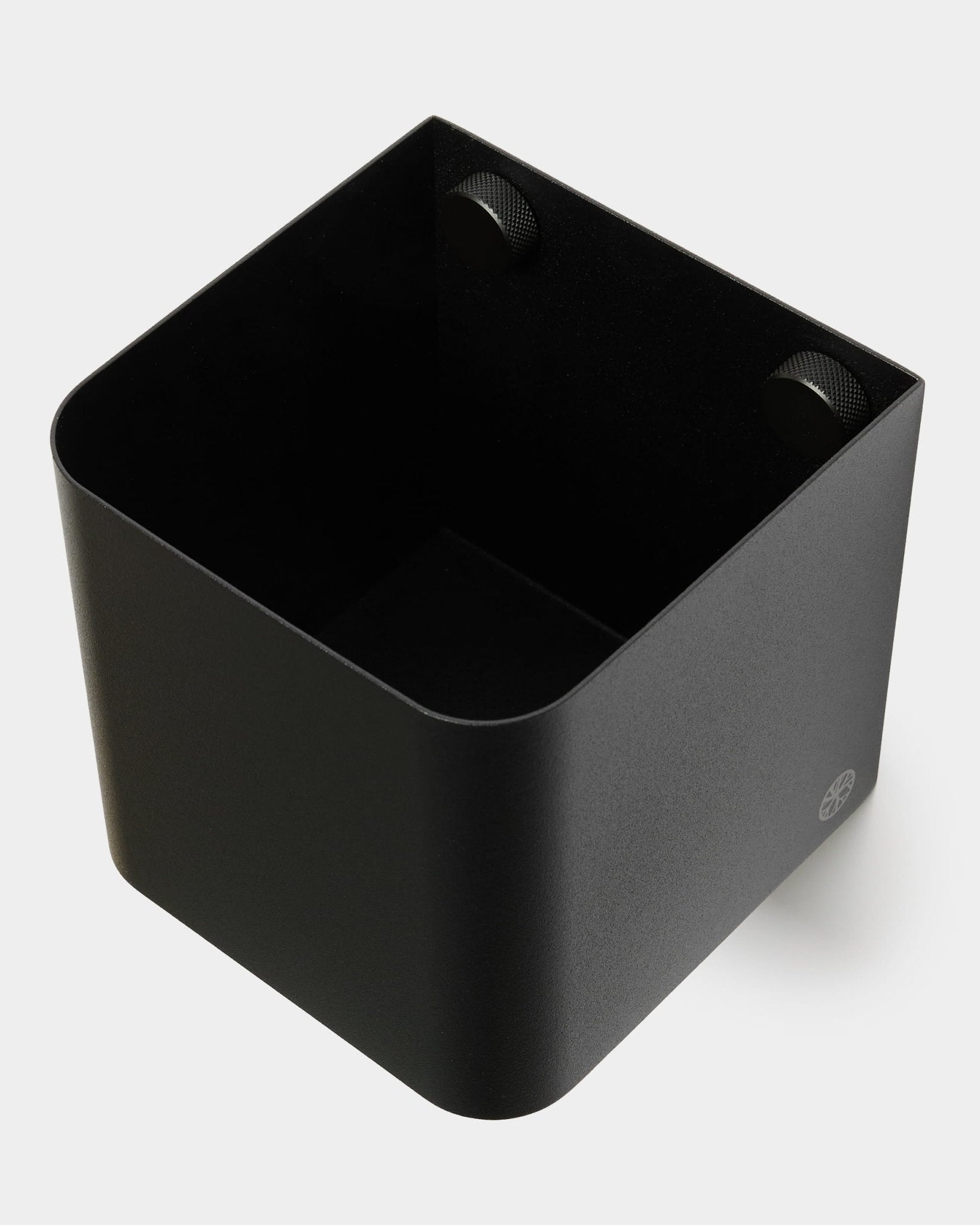 Plant Box WoodUpp Norr, 11,9 cm, black quadrada com cantos arredondados e topo aberto, vista de cima sobre um fundo claro liso.