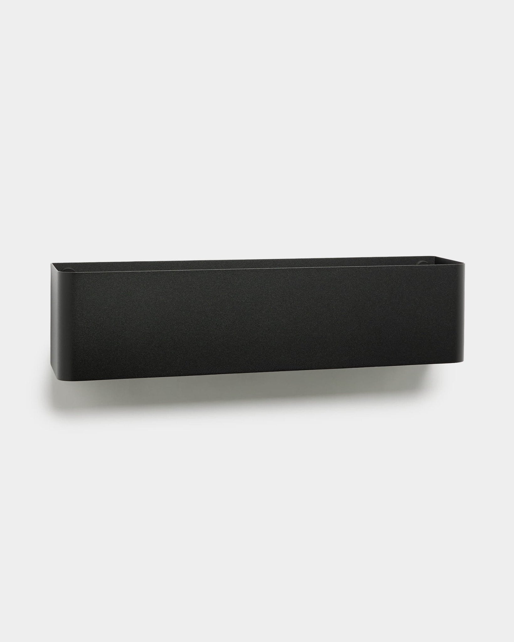 Caixa para plantas WoodUpp Norr black, 47,9 cm, sobre um fundo branco; ideal para organizar hortas de ervas aromáticas no interior; pensada para complementar interiores nórdicos.