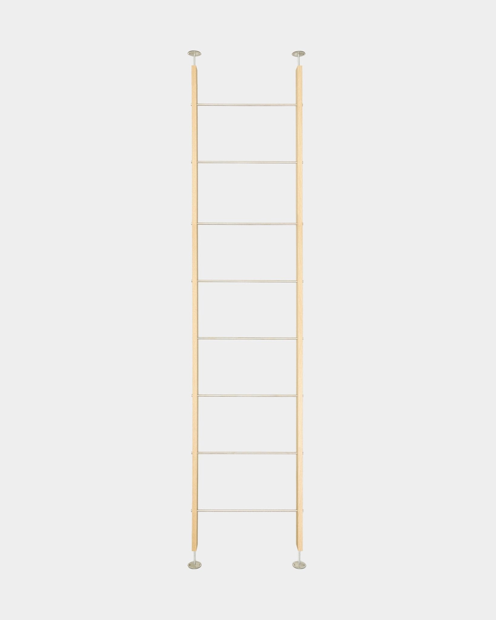 Embrace Divisória de Espaços BM2 da WoodUpp, uma divisória acústica nórdica do chão ao teto (286-302 cm), apresentada na vertical sobre um fundo branco liso.