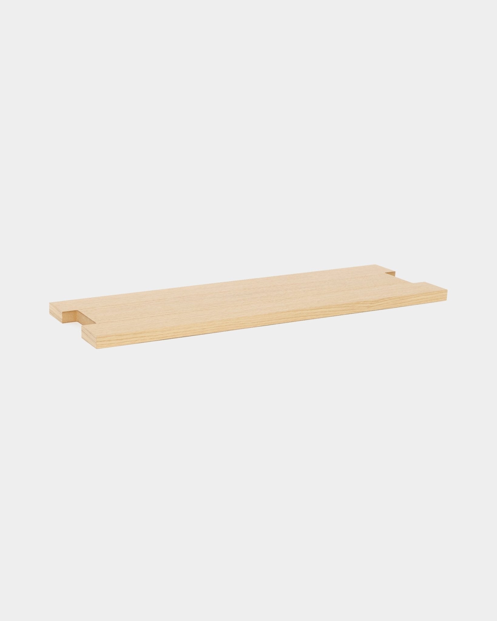 A Lova | Wood Shelf / BM2 da WoodUpp, em folheado de carvalho (65,8x20 cm), com cantos entalhados, design nórdico minimalista, apresentada sobre um fundo branco.