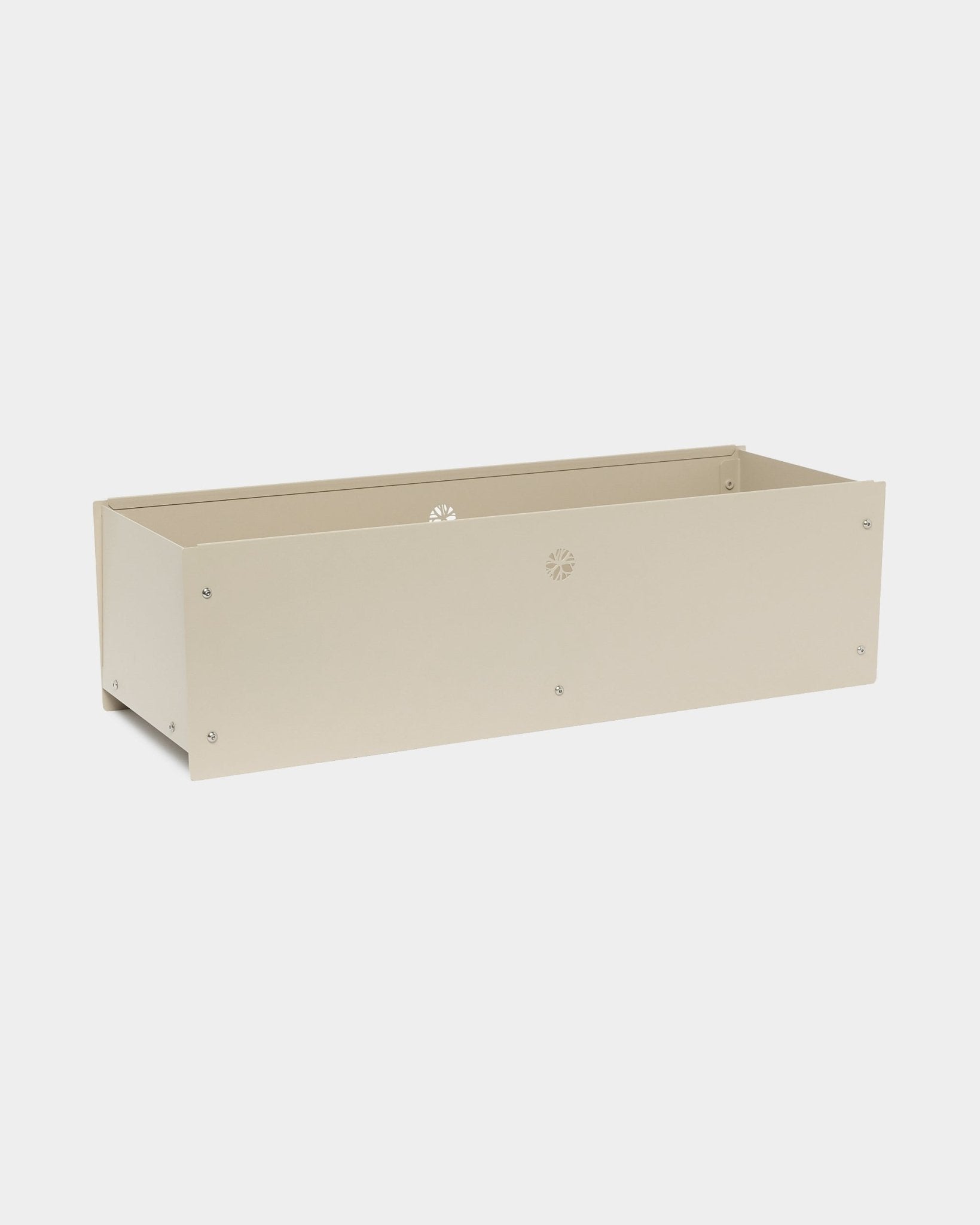 Nell | Metal Box / BM2 em beige da WoodUpp: floreira em steel com revestimento a pó em beige, com aberturas laterais small, sobre um fundo branco liso.