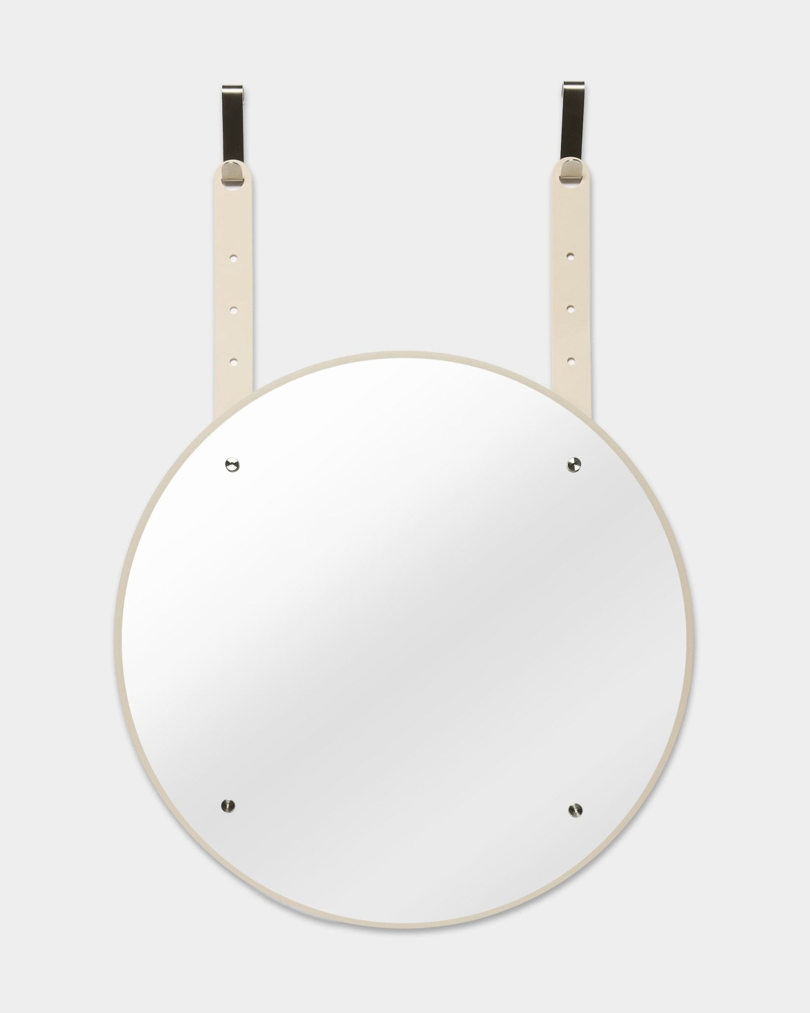 O Vala | Espelho BM1 da WoodUpp, D54 cm, com moldura branca e correias de suspensão ajustáveis em beige, apresentado sobre um fundo cinzento-claro.