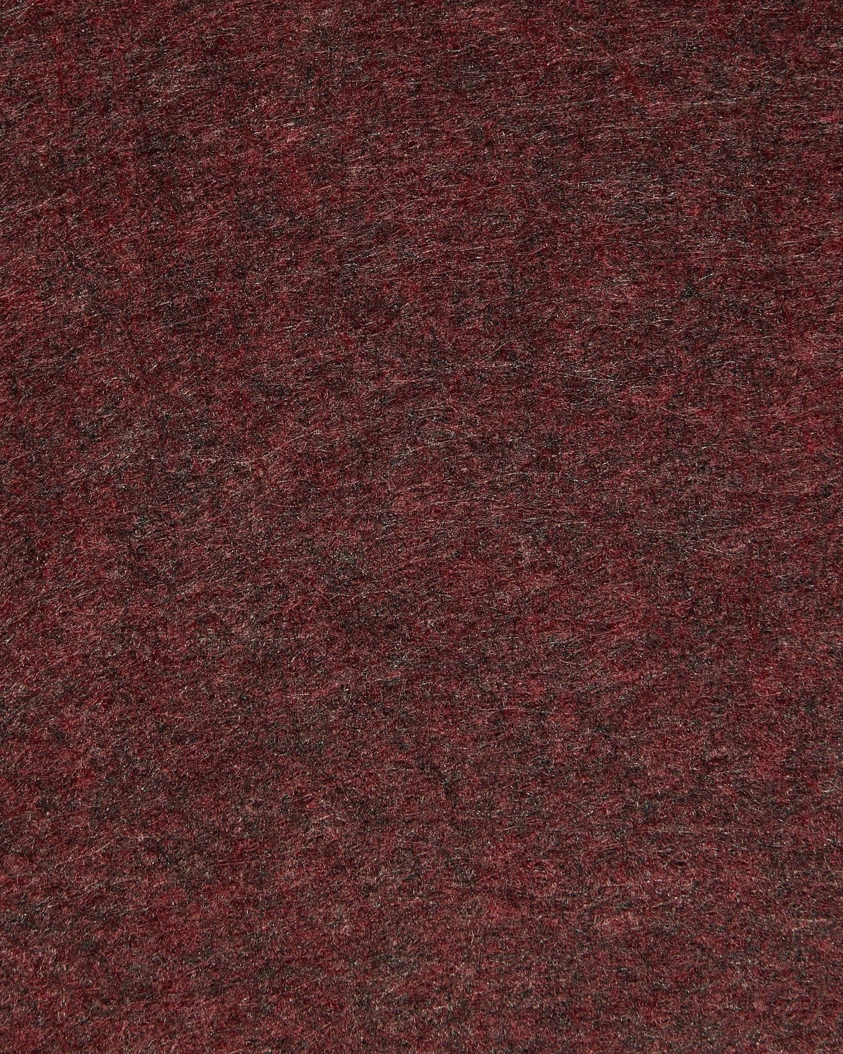 Grande plano da WoodUpp Vigg | Felt Box / BM2 em ox red, destacando o feltro acústico texturado com sombreamento subtil e fibras visíveis.