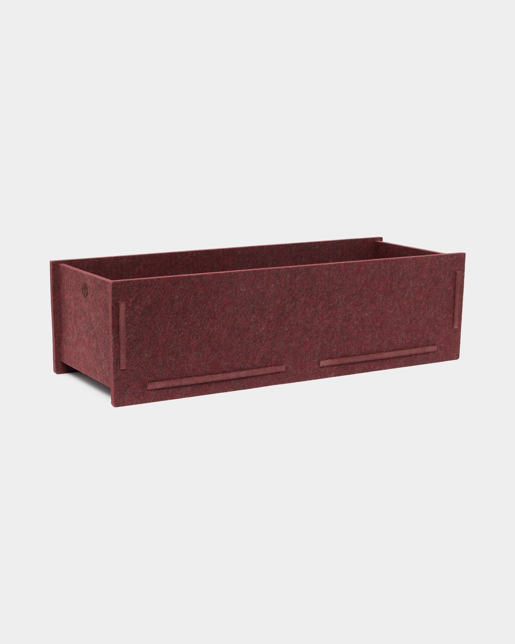 Caixa de arrumação retangular em feltro PET ox red, The Vigg | Felt Box / BM2 da WoodUpp, com topo aberto e costuras visíveis; pensada como acessório para Akupanel.