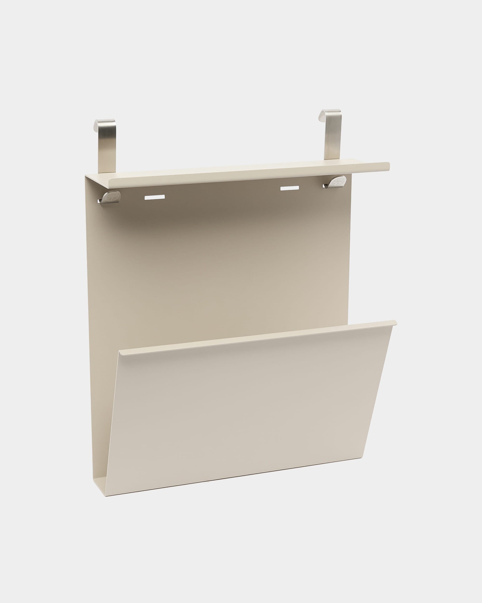 O WoodUpp Nell Shoe Storage em beige, com organizador em steel com revestimento a pó, prateleira integrada e bolso inclinado, foi pensado para usar sobre a porta.
