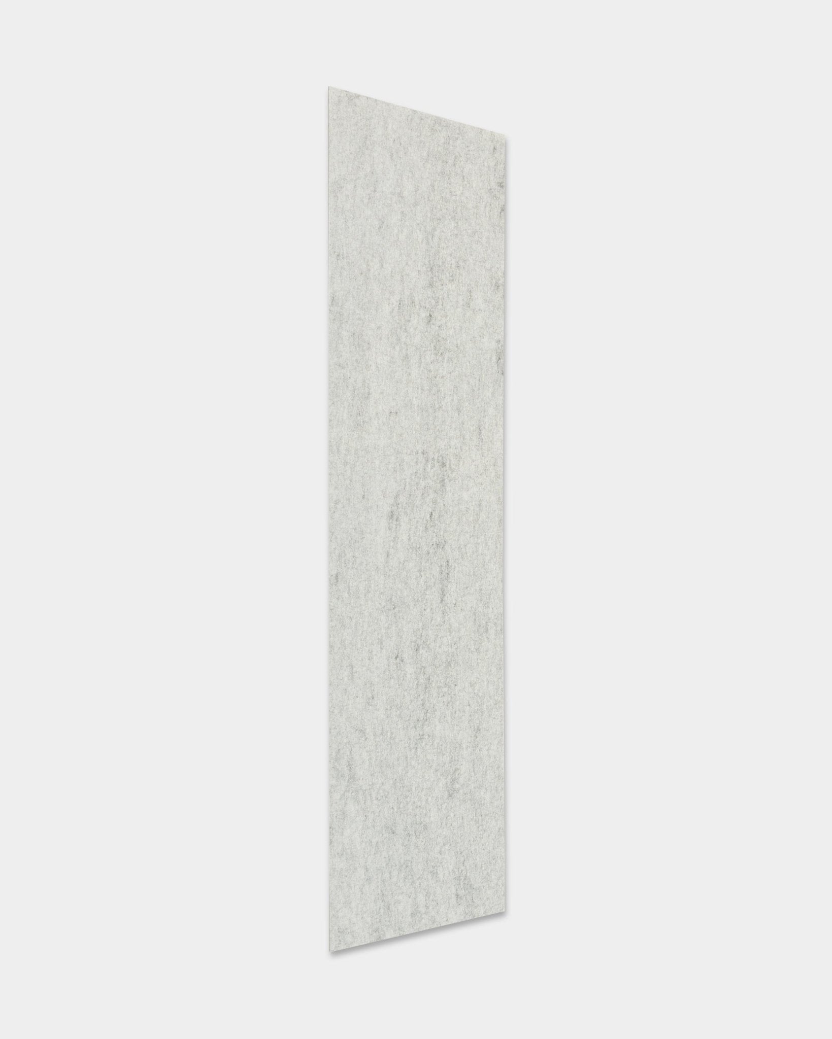 Akupanel Painel acústico da WoodUpp em Felt/Grey, com 240.1 x 59.8 cm, apresentado na vertical sobre um fundo branco liso.