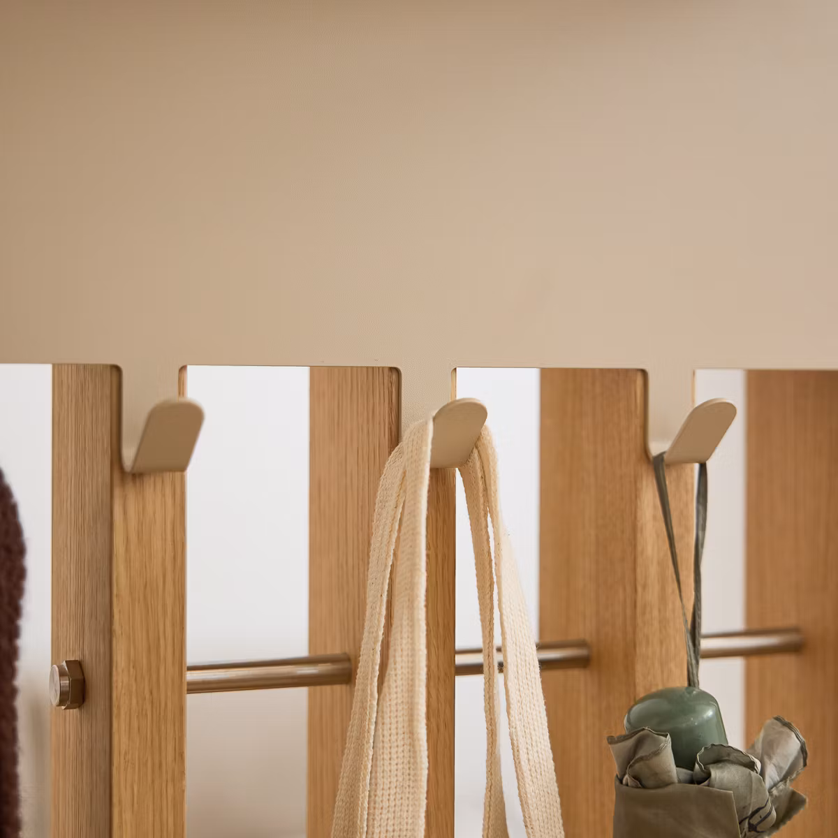 Imagem 5 de 6 na galeria EMBRACE | Nell Coat Rack