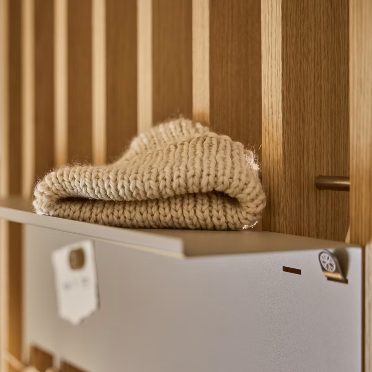 Imagem 3 de 6 na galeria EMBRACE | Nell Coat Rack